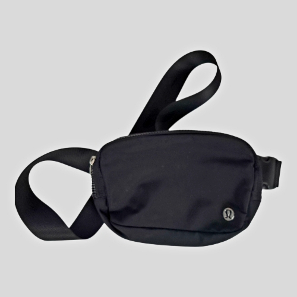 Lululemon Everywhere Belt Bag 1L in black